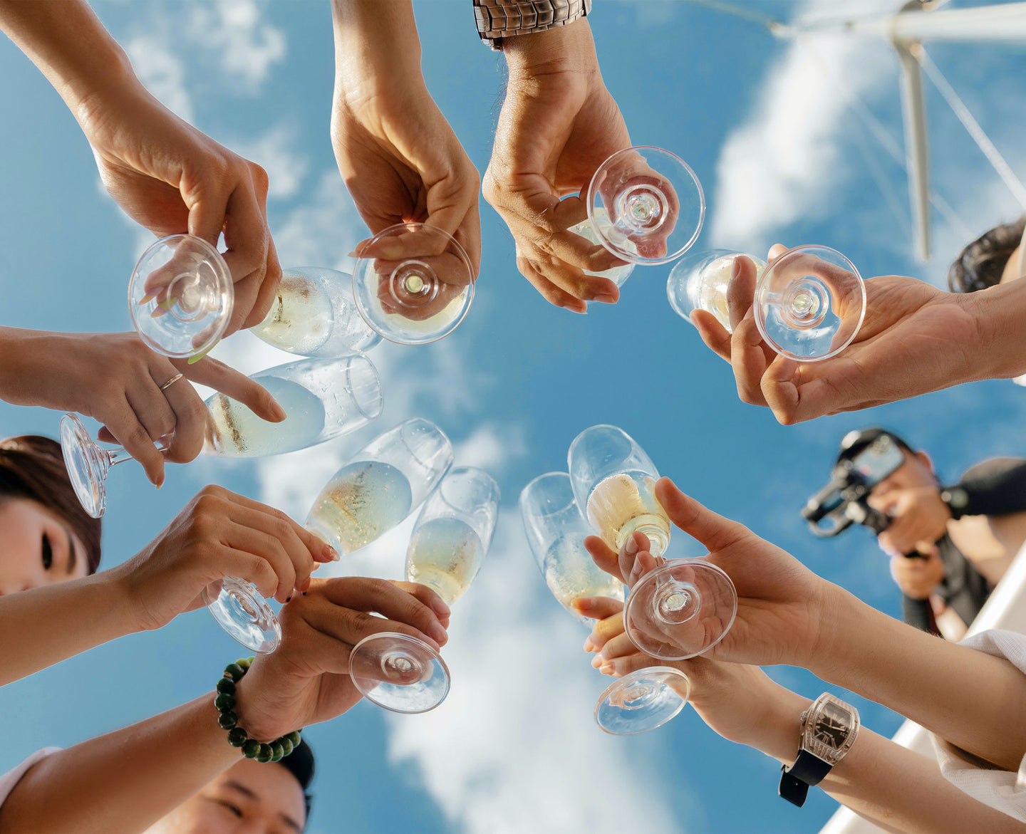 Add a free flowing drinks package to your next trip and celebrate in style and on board of our yachts and catamarans. 